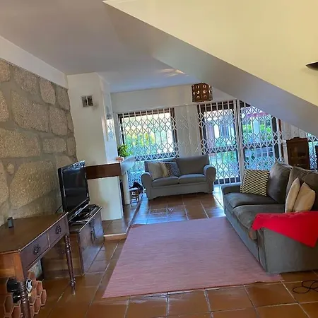 House In Prime Location! Labruge